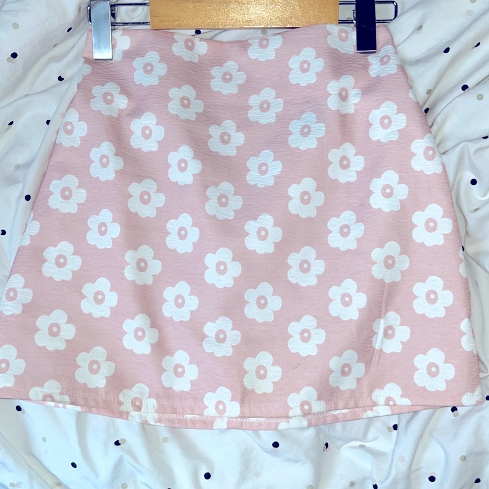 Pink and white flower print skirt, size: XS women’s, brand: Shein